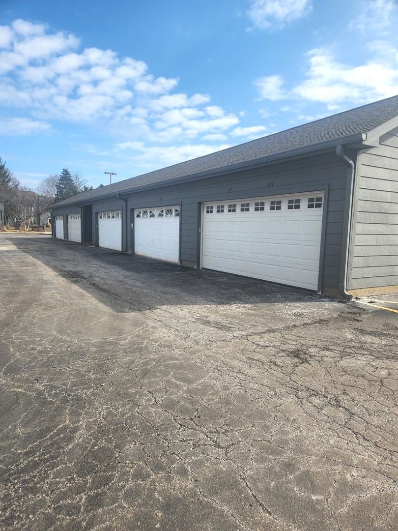 43 Foxcroft Boulevard #135, Naperville, IL 60565