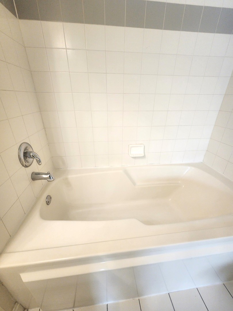 43 Foxcroft Boulevard #135, Naperville, IL 60565