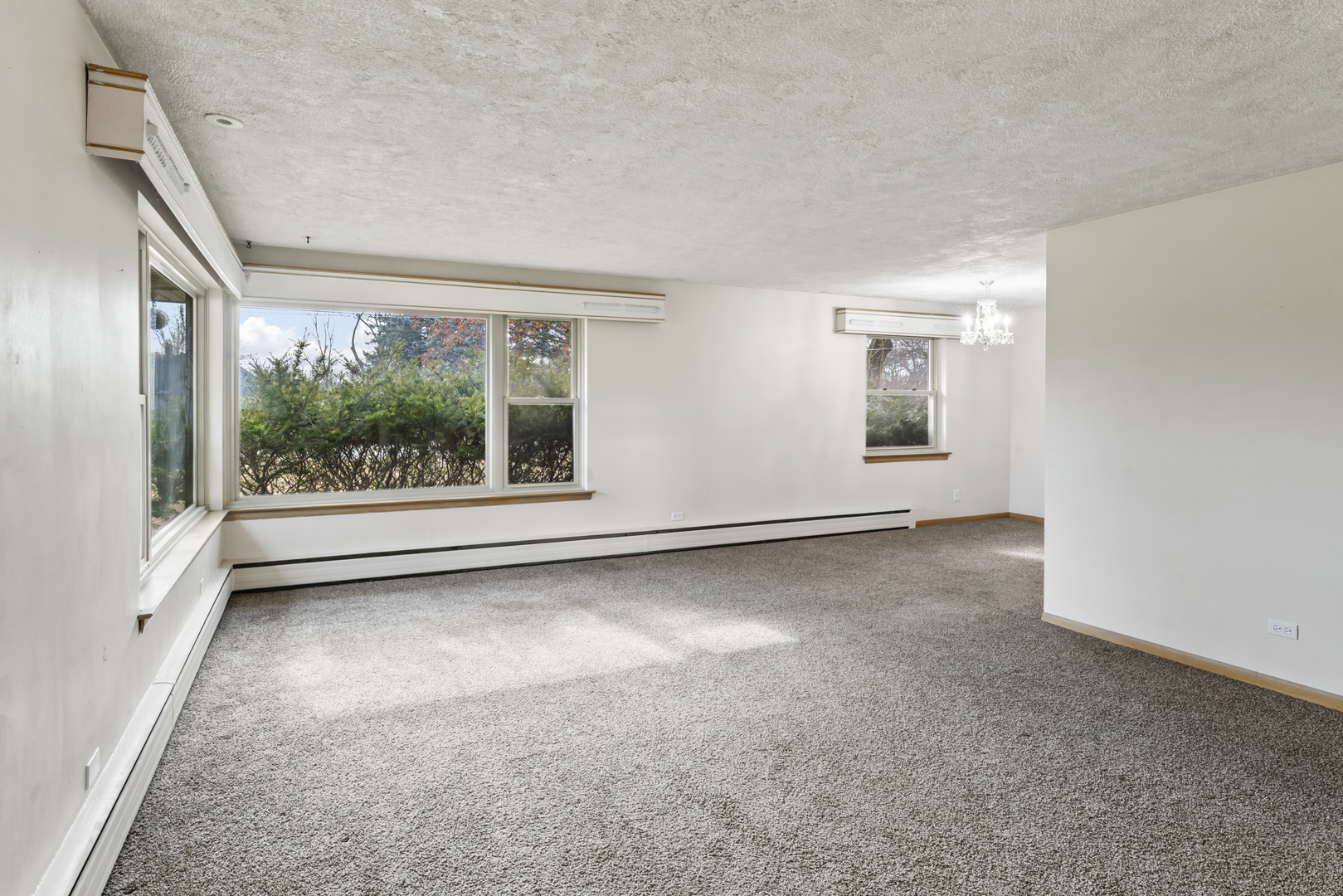 938 Hillcrest Road, Elgin, IL 60123