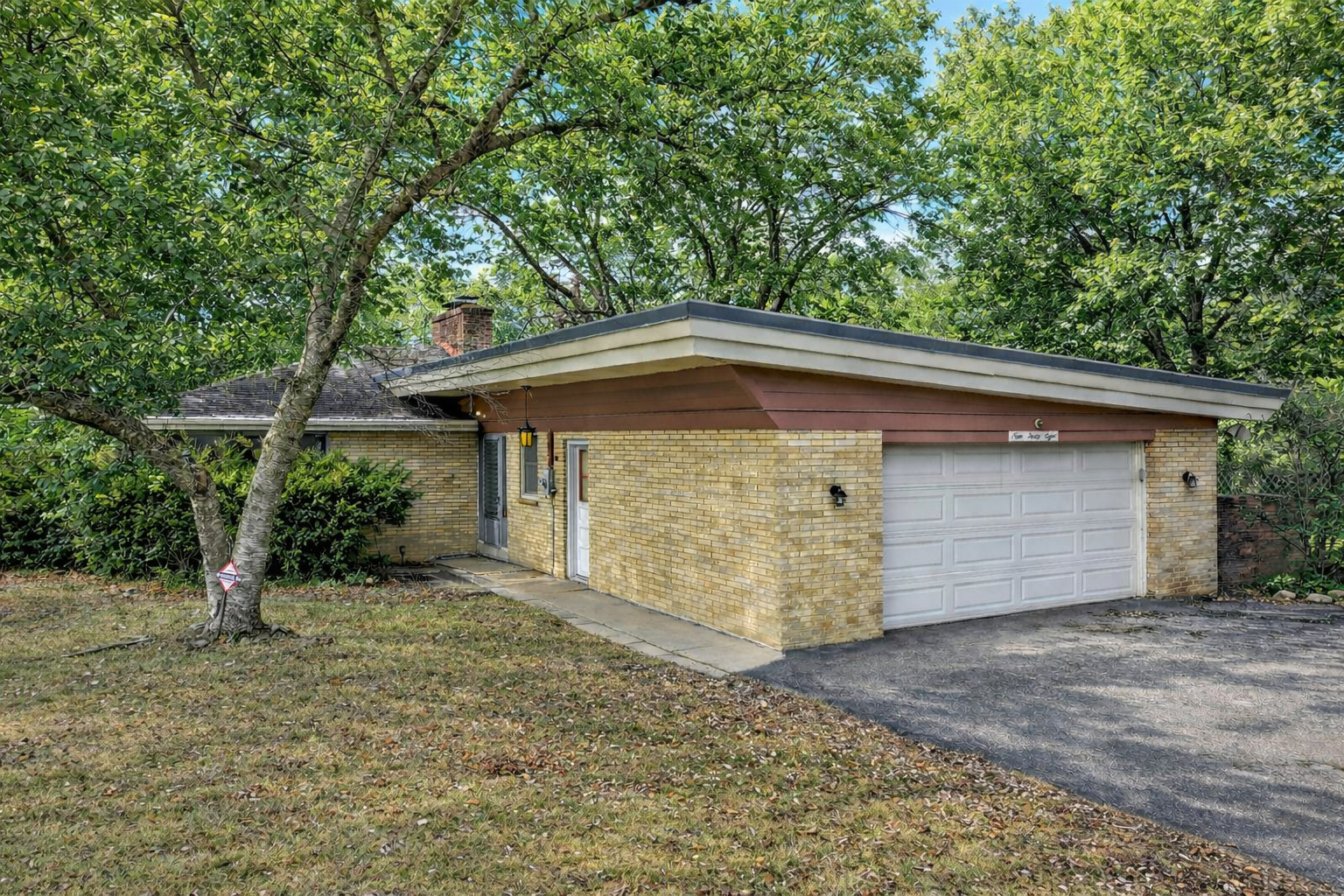 938 Hillcrest Road, Elgin, IL 60123