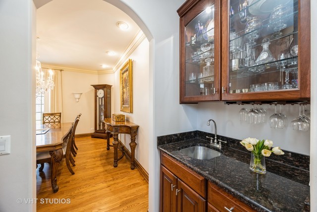 6100 Timber Ridge Court, Indian Head Park, IL 60525