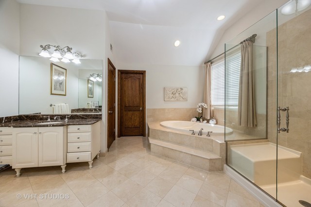 6100 Timber Ridge Court, Indian Head Park, IL 60525