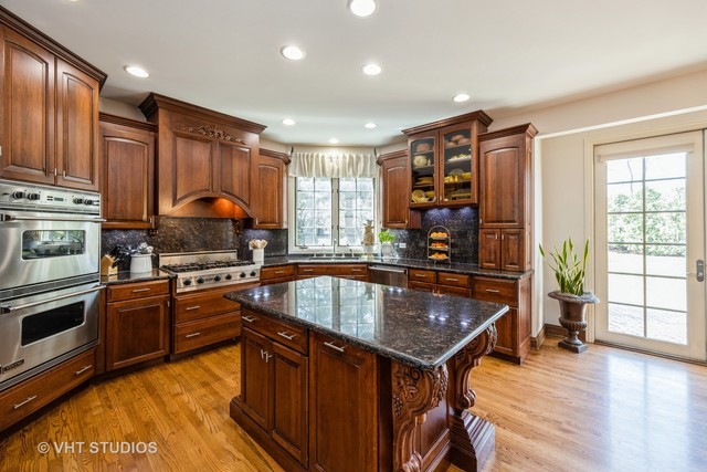 6100 Timber Ridge Court, Indian Head Park, IL 60525