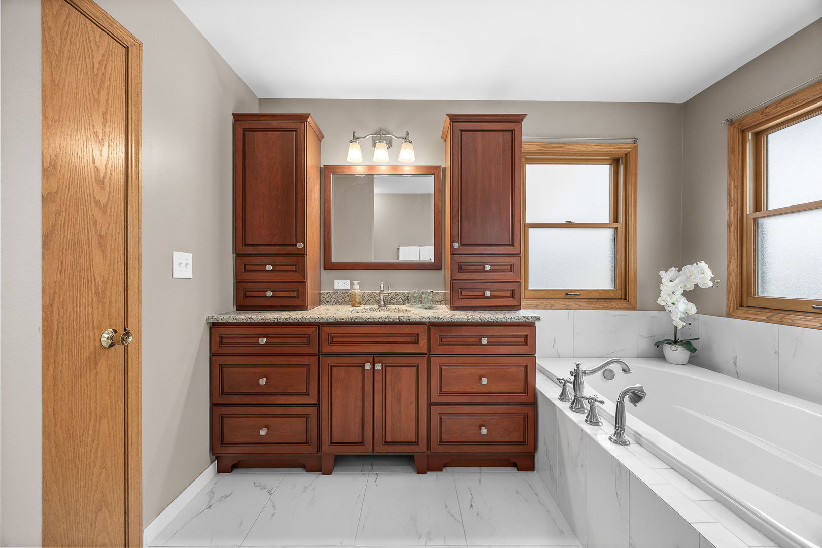 20W505 Elizabeth Street, Downers Grove, IL 60516