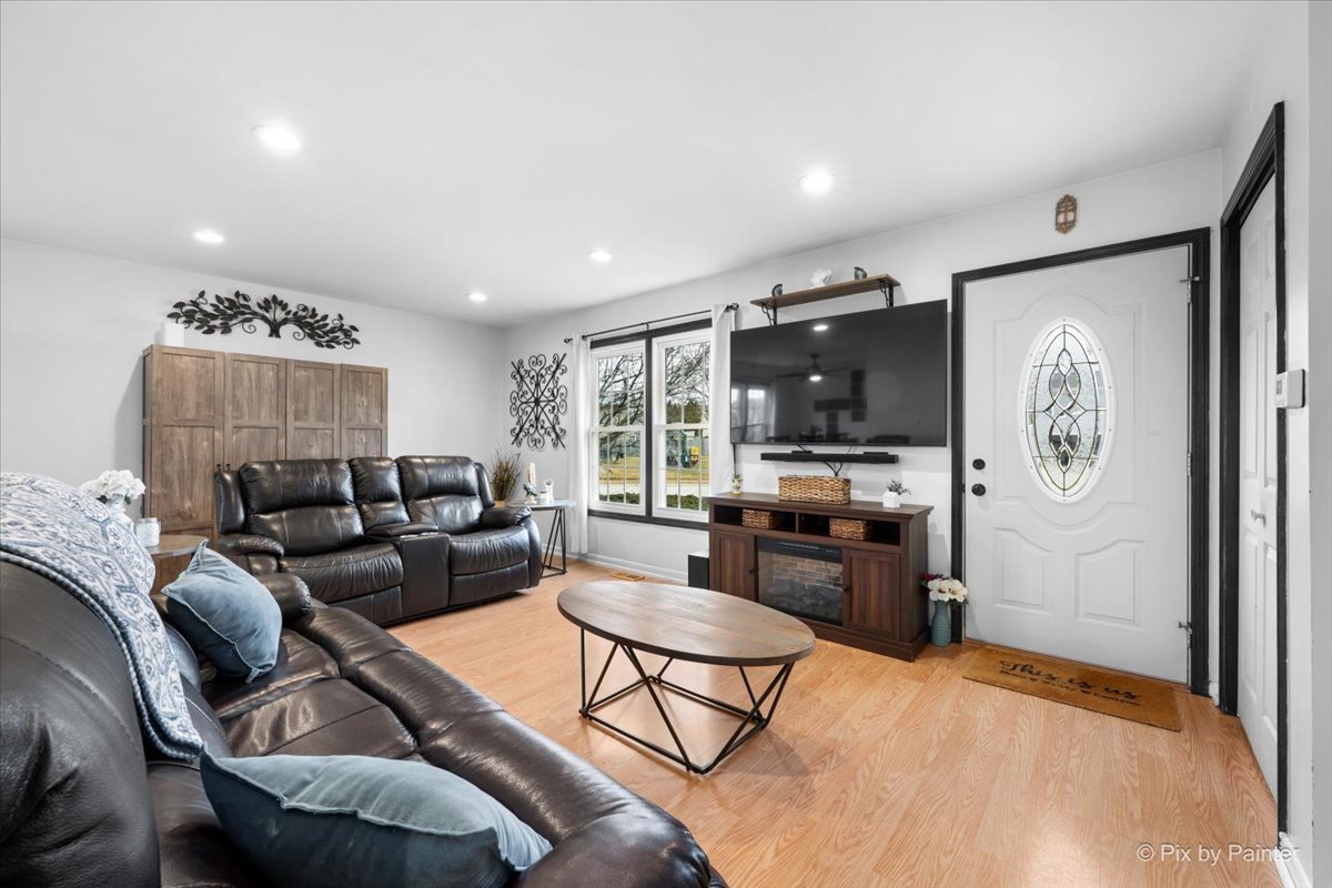 1751 Hemlock Drive, Glendale Heights, IL 60139