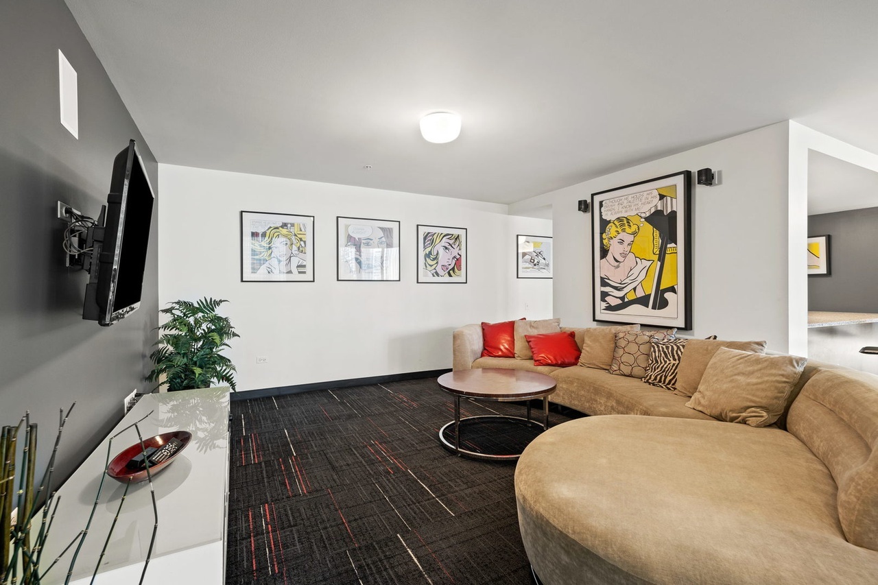 659 W Randolph Street #1217, Chicago, IL 60661