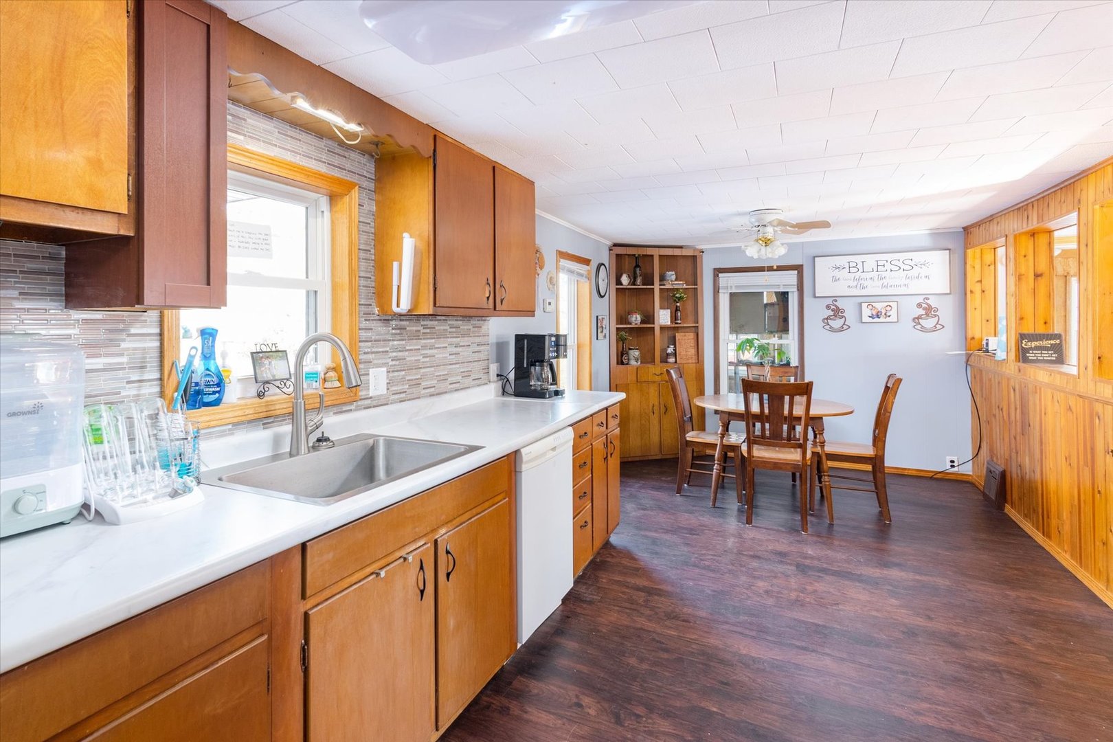 609 N Lincoln Street, Utica, IL 61373