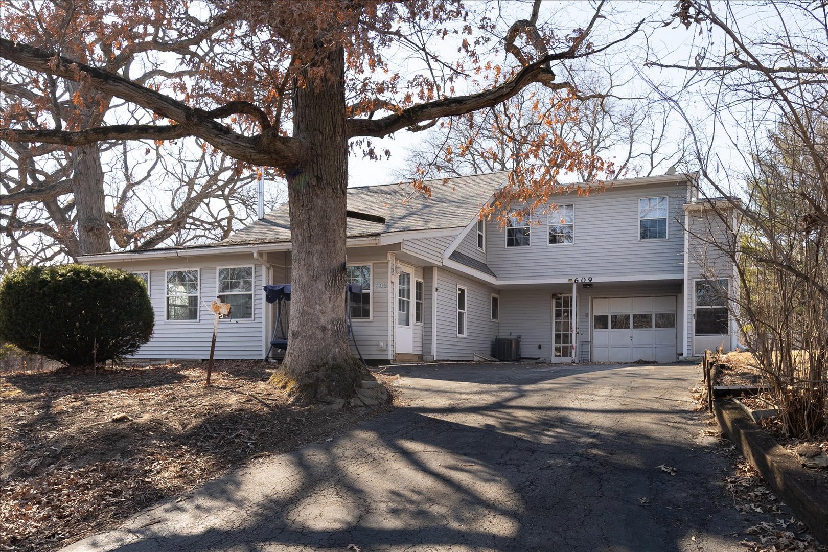 609 N Lincoln Street, Utica, IL 61373