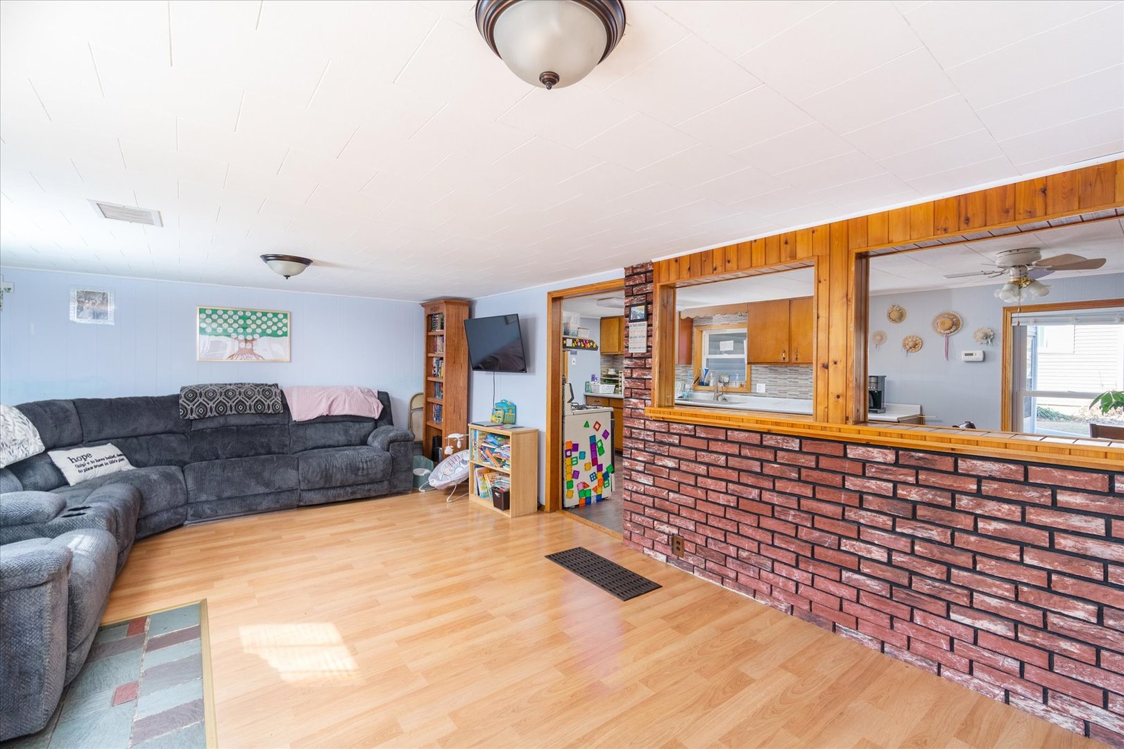 609 N Lincoln Street, Utica, IL 61373