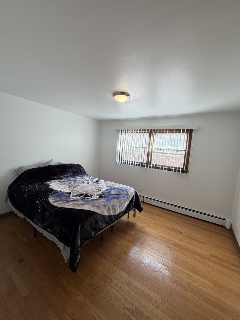 8652 S Leamington Street, Burbank, IL 60459