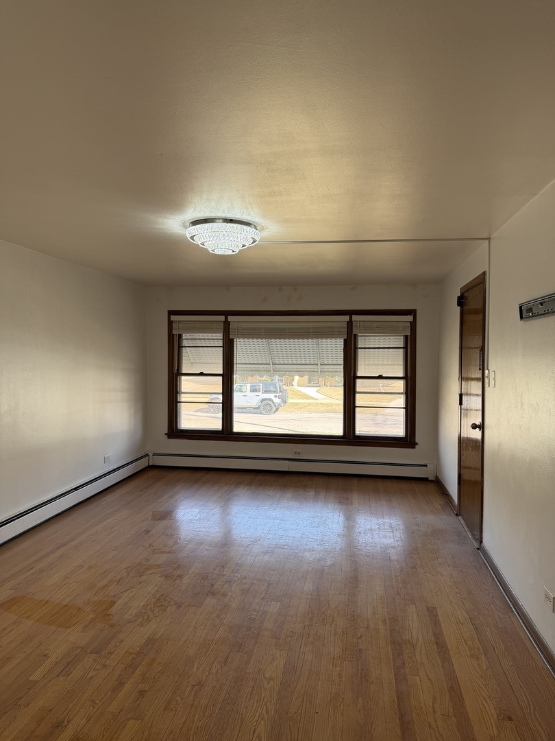 8652 S Leamington Street, Burbank, IL 60459