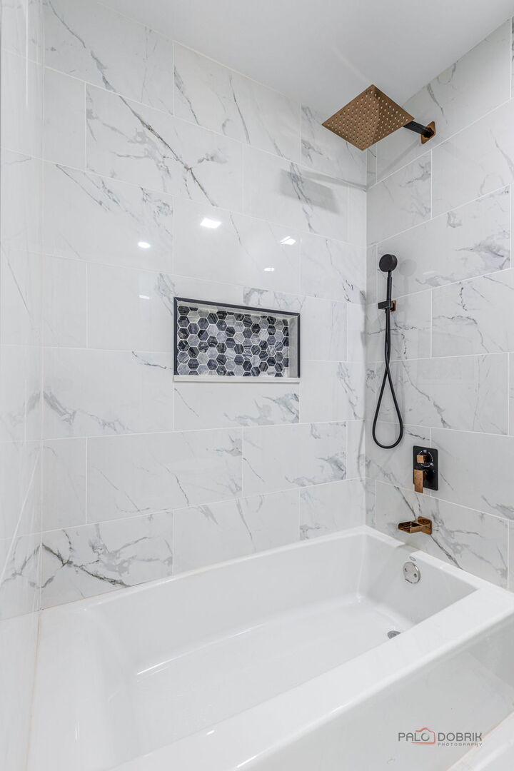 2892 Parkside Drive, Highland Park, IL 60035