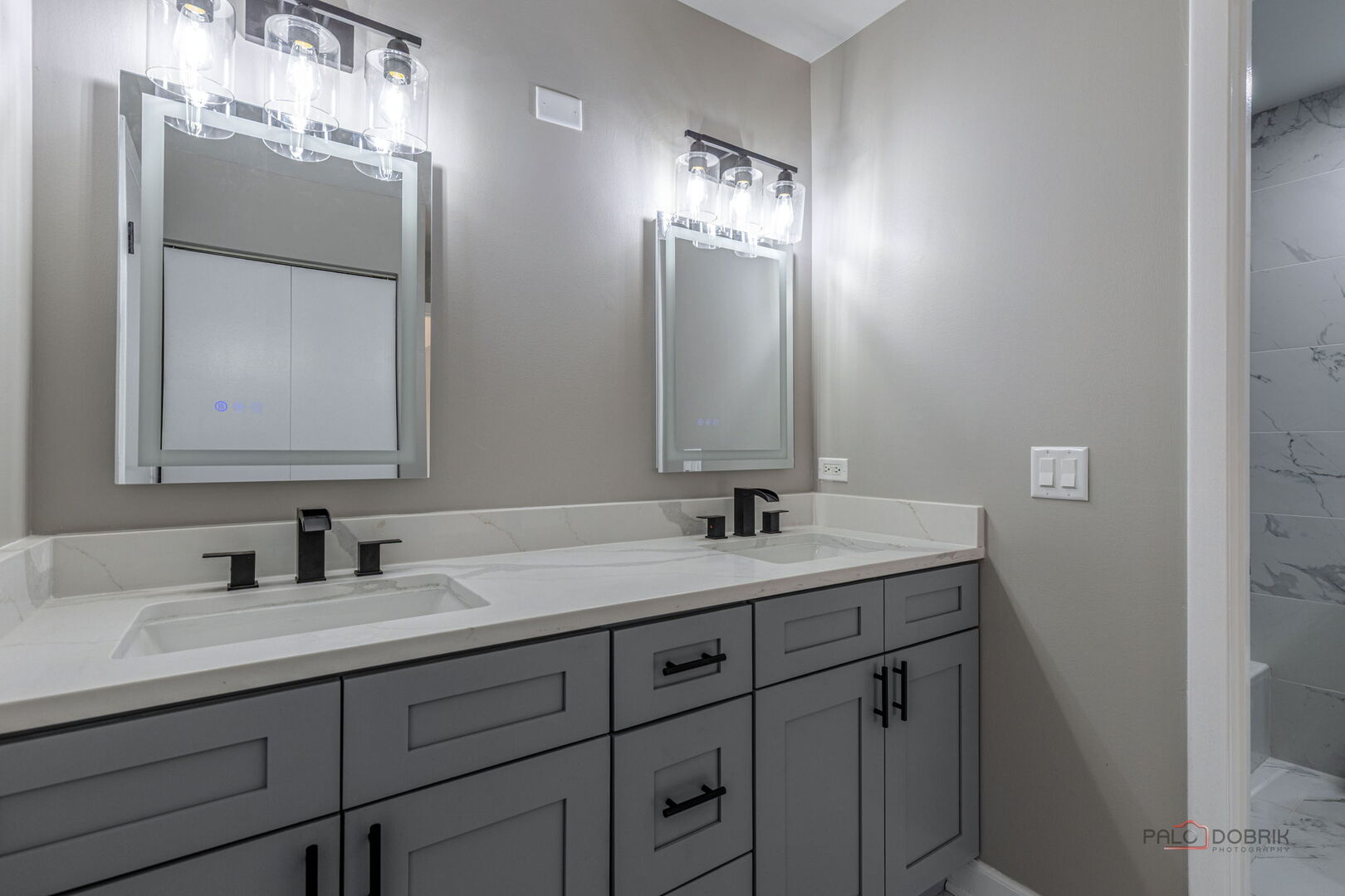 2892 Parkside Drive, Highland Park, IL 60035