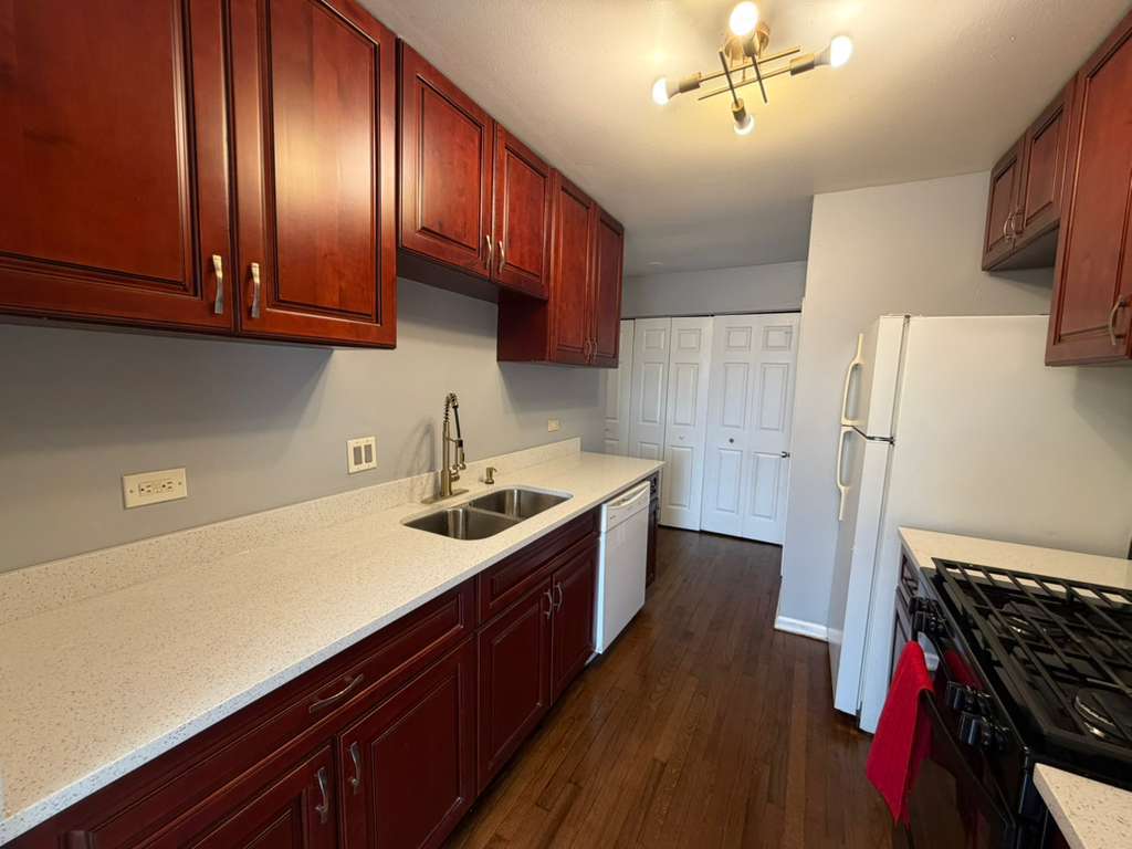 1612 Islandview Court, Hoffman Estates, IL 60169