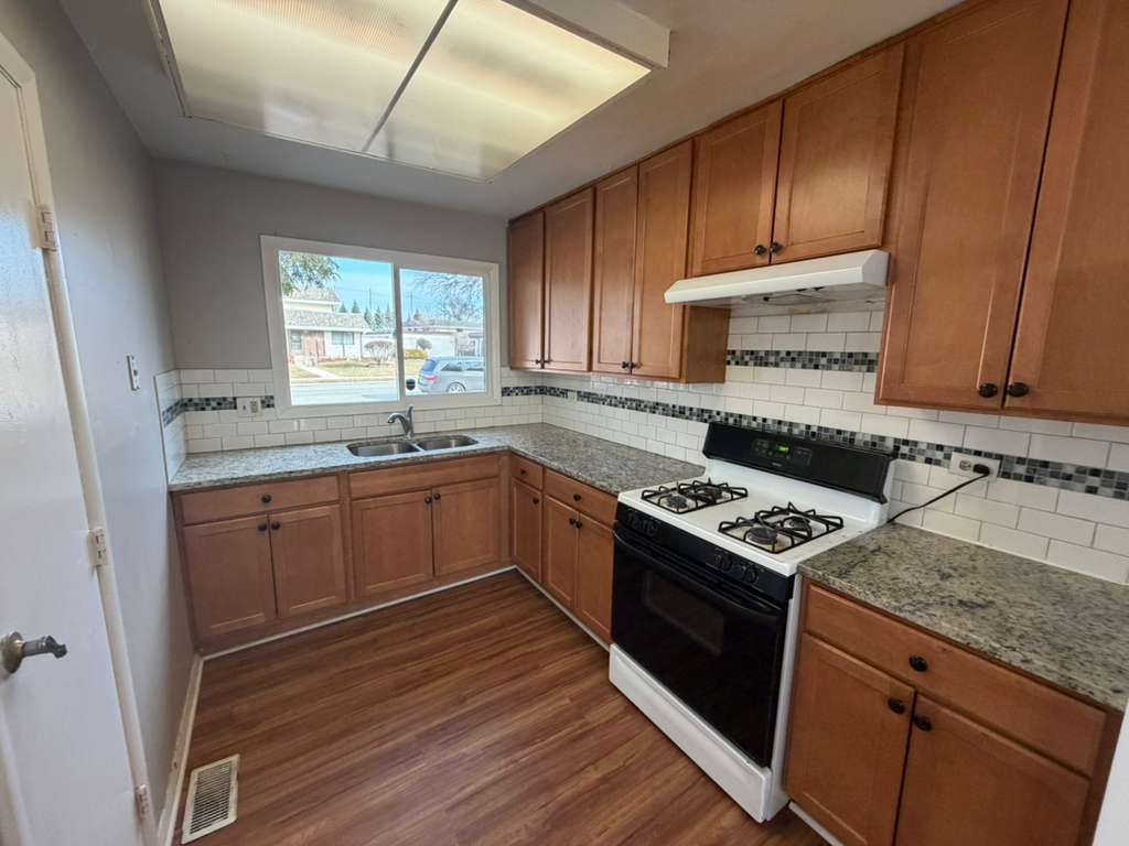 1321 COURT O Court, Hanover Park, IL 60133