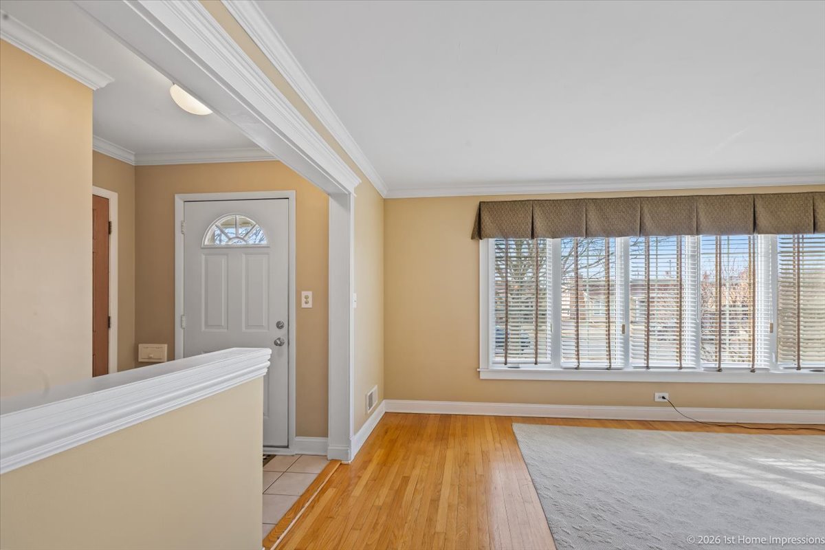 5004 Harnew Road, Oak Lawn, IL 60453