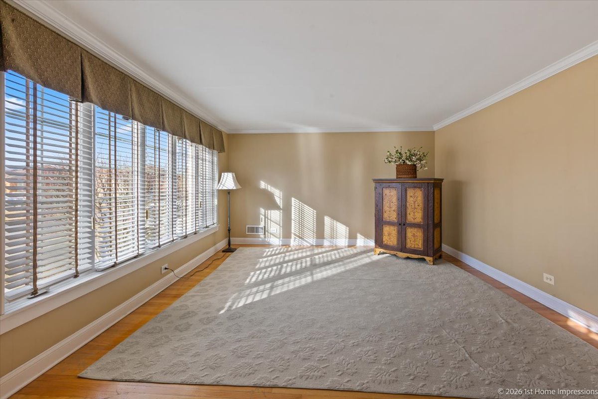 5004 Harnew Road, Oak Lawn, IL 60453