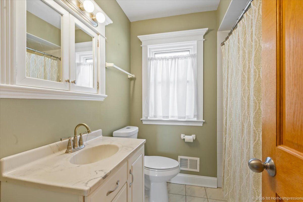 5004 Harnew Road, Oak Lawn, IL 60453