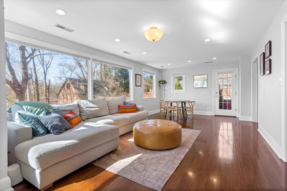 2121 Illini Road, Springfield, IL 62704