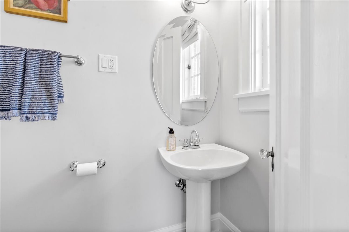 2121 Illini Road, Springfield, IL 62704