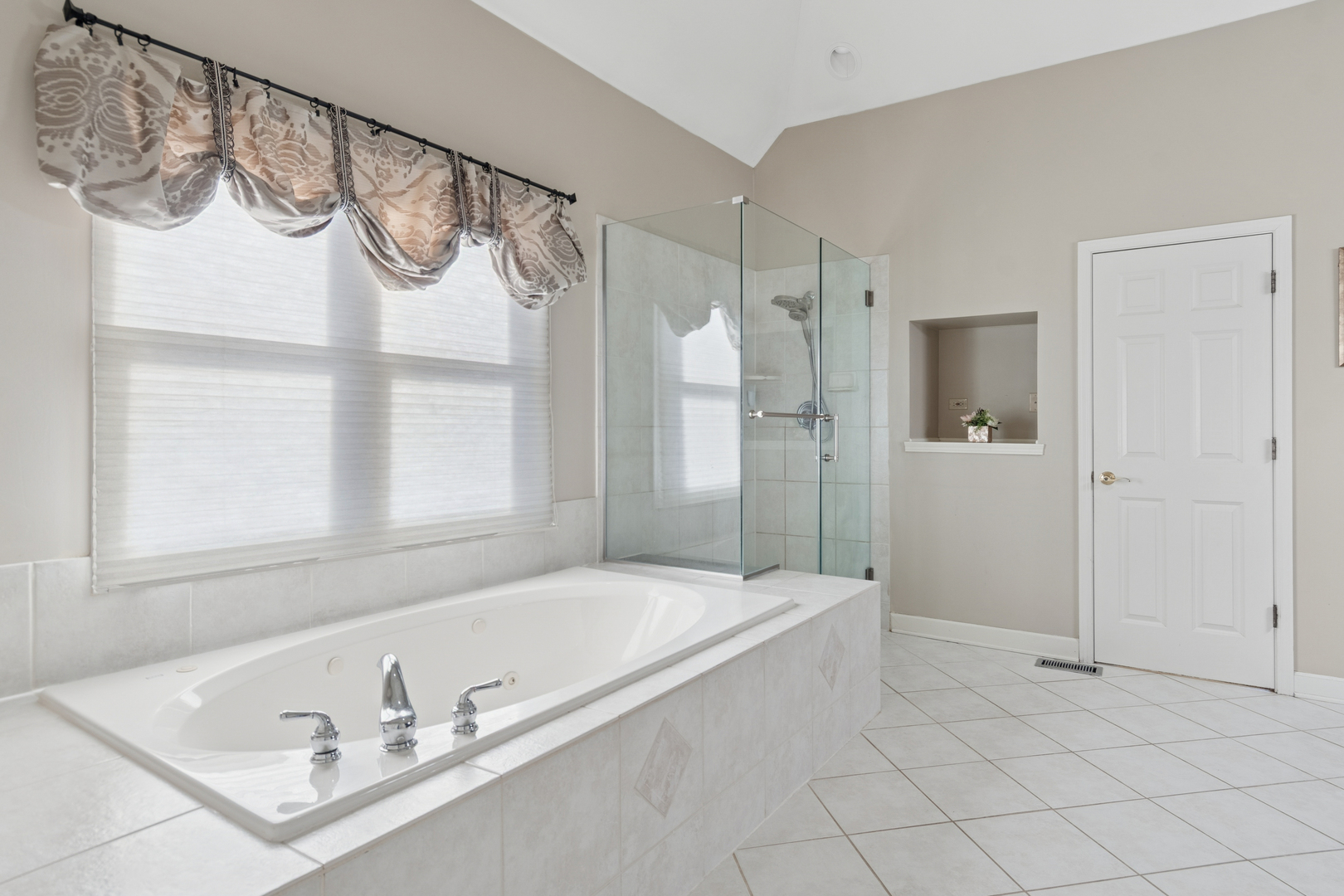 2667 Charter Oak Drive, Aurora, IL 60502