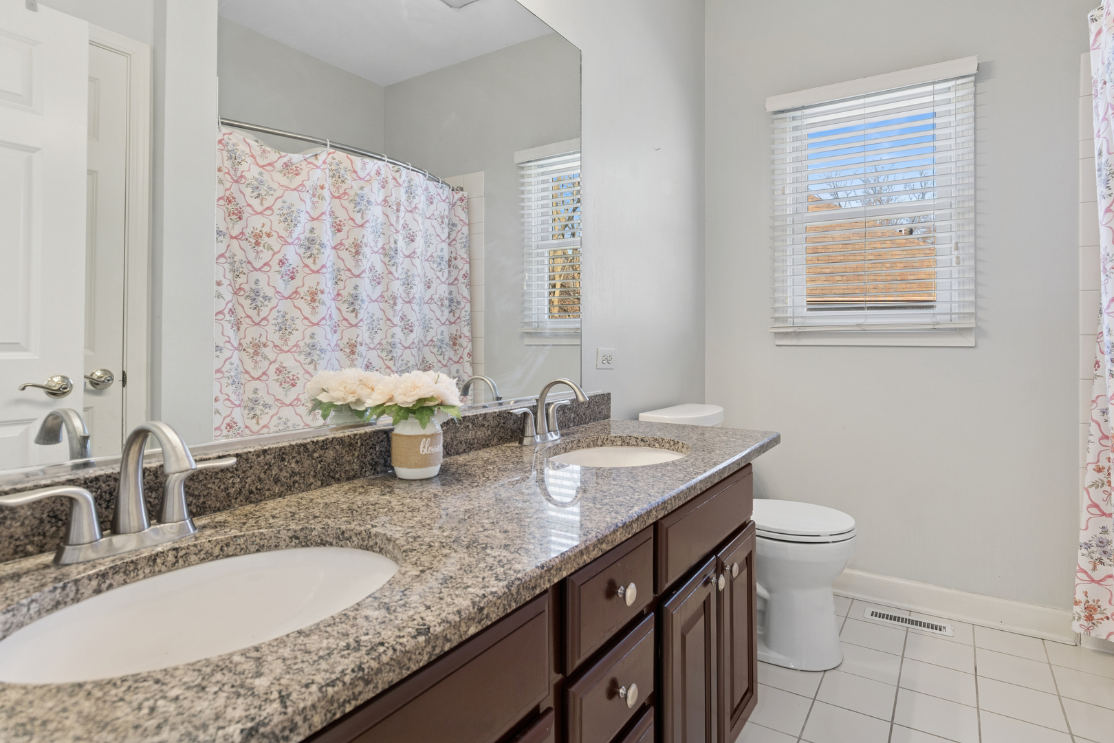 2667 Charter Oak Drive, Aurora, IL 60502