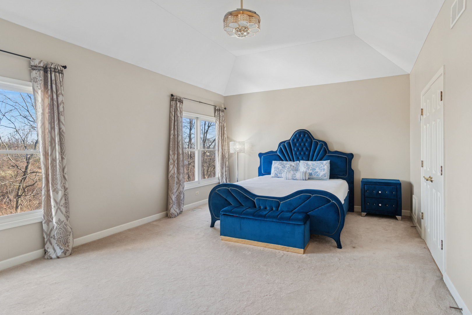 2667 Charter Oak Drive, Aurora, IL 60502