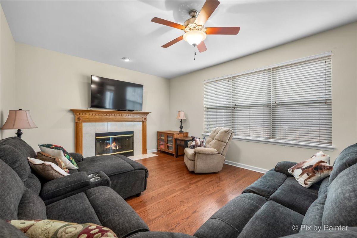 2310 Trailside Lane, Wauconda, IL 60084