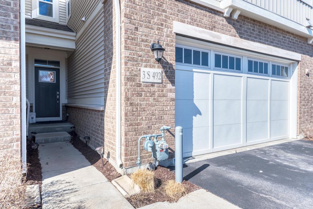 3S492 Barkley Avenue #19-4, Warrenville, IL 60555