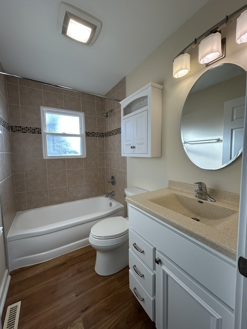 378 COUNCIL Trail, Lake In The Hills, IL 60156