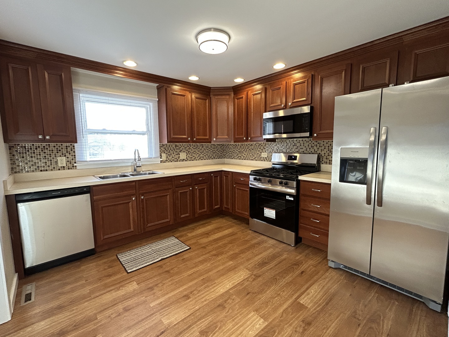 378 COUNCIL Trail, Lake In The Hills, IL 60156