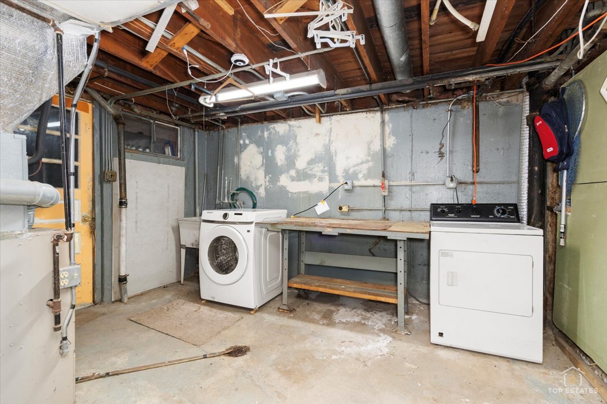 128 S Michigan Avenue, Addison, IL 60101