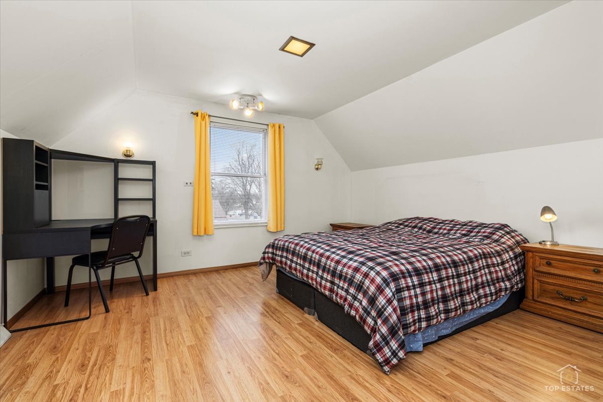 128 S Michigan Avenue, Addison, IL 60101