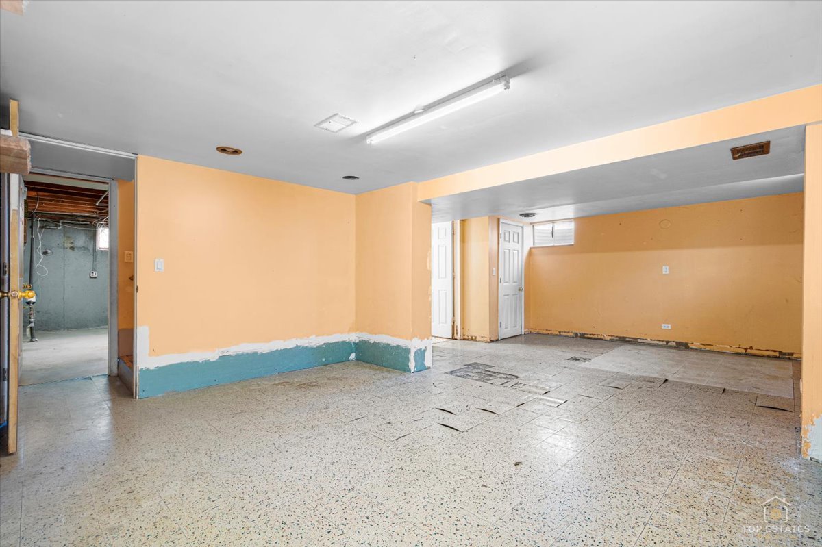 128 S Michigan Avenue, Addison, IL 60101