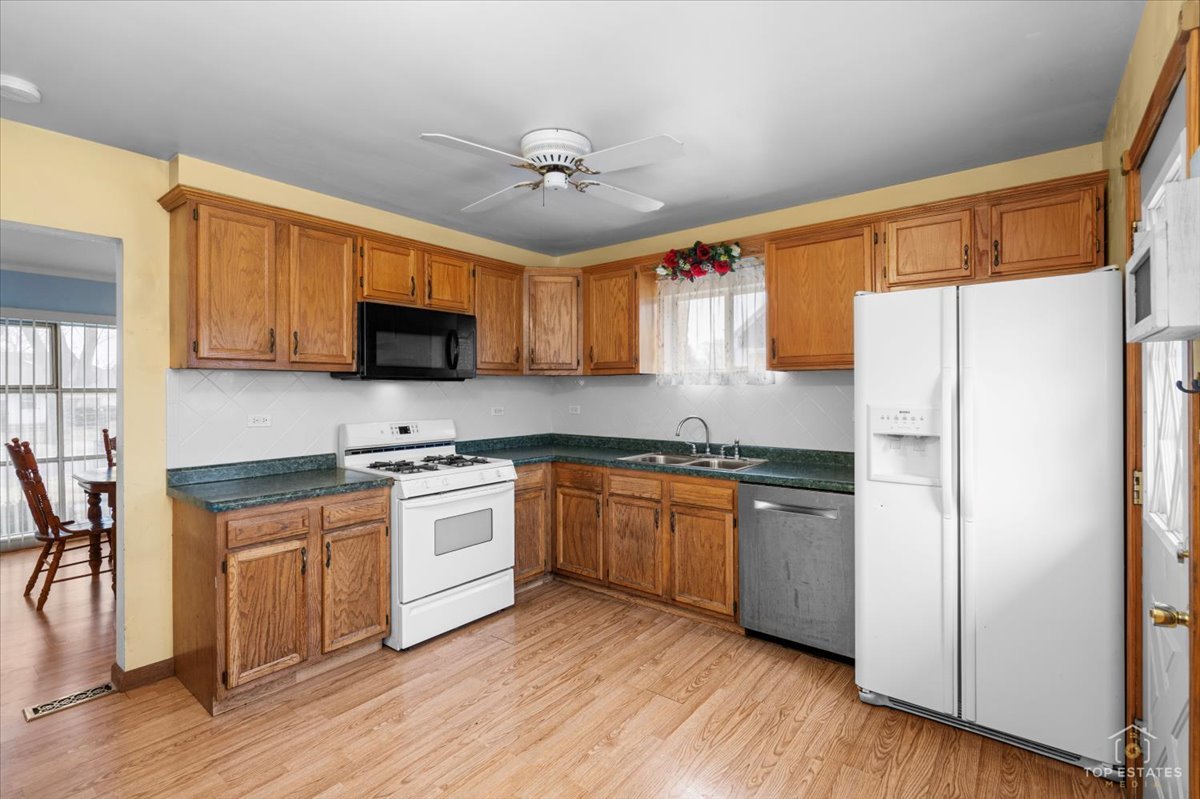 128 S Michigan Avenue, Addison, IL 60101