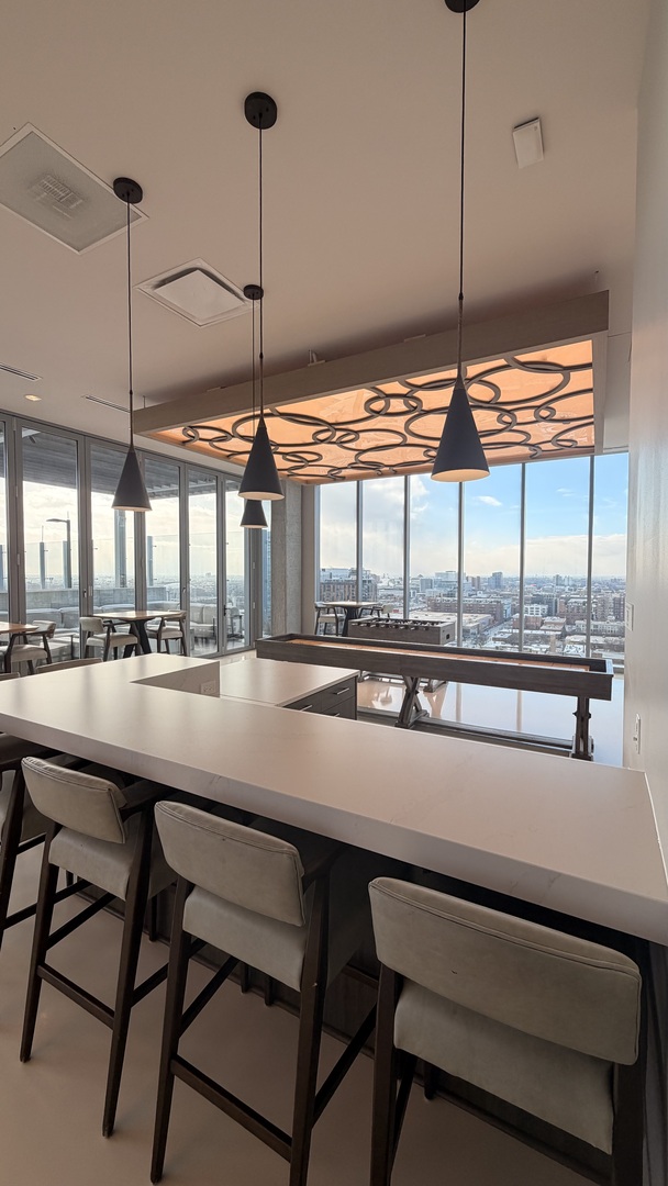 205 S Peoria Street #1515, Chicago, IL 60607