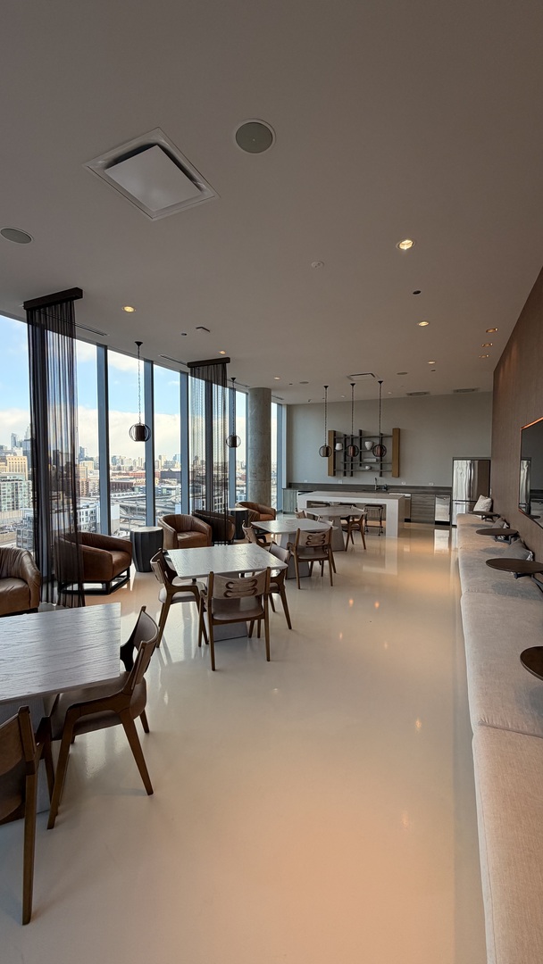 205 S Peoria Street #1515, Chicago, IL 60607