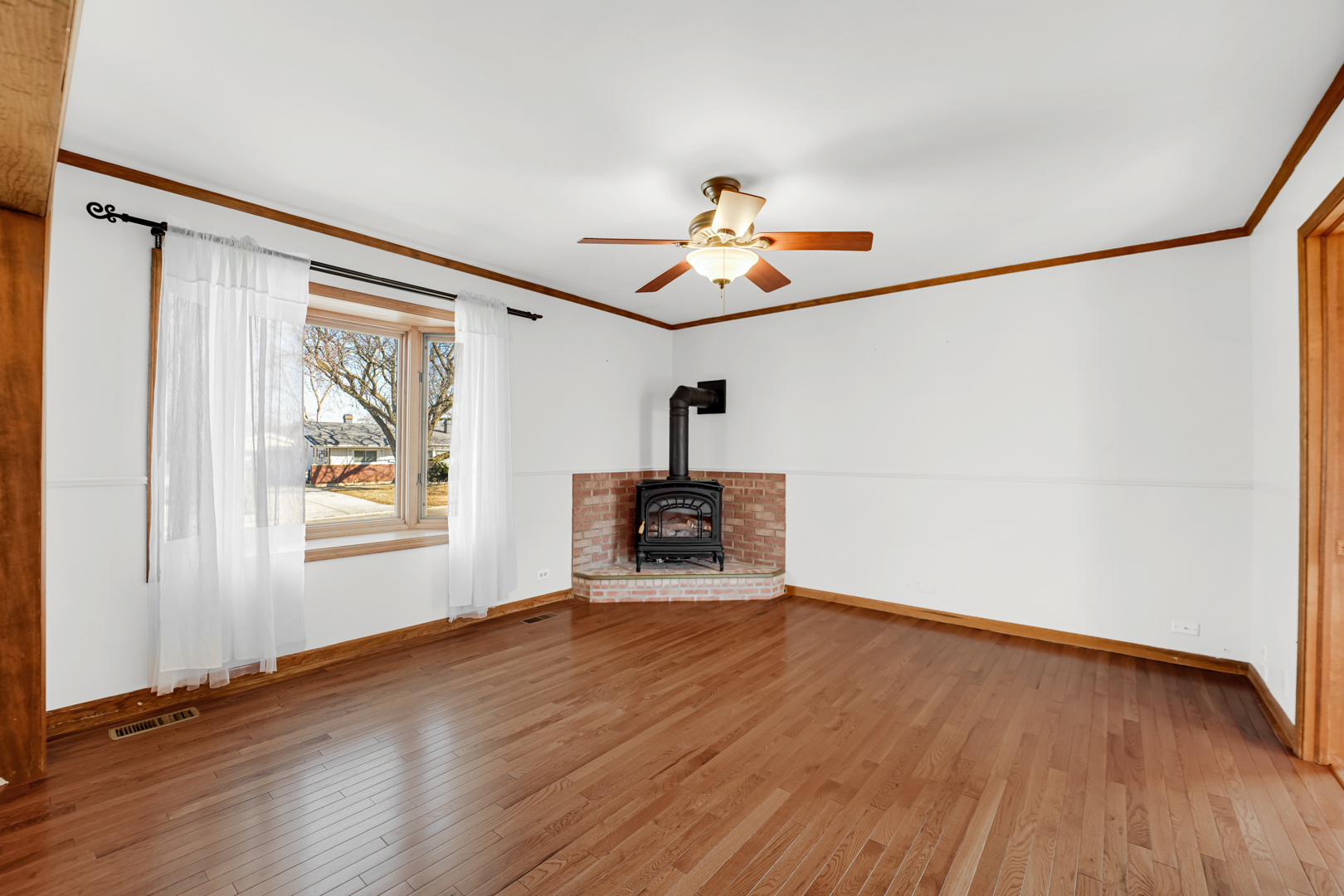 2713 Forest Glen Parkway, Woodridge, IL 60517