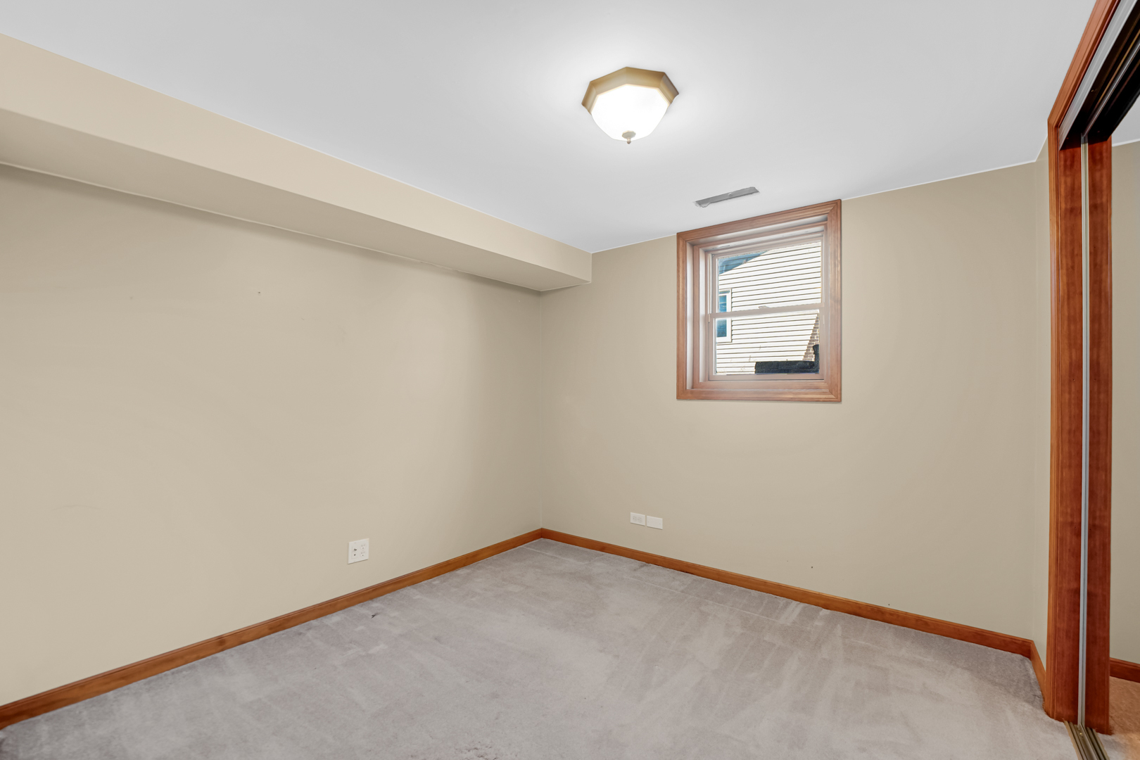 2713 Forest Glen Parkway, Woodridge, IL 60517