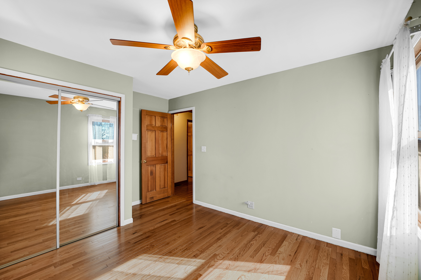 2713 Forest Glen Parkway, Woodridge, IL 60517