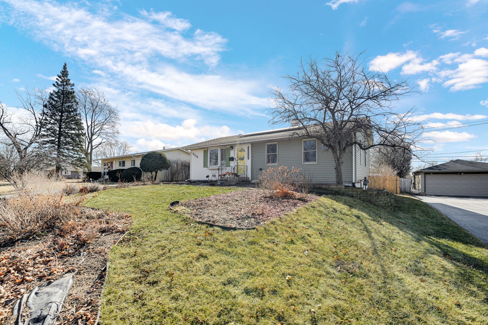 2713 Forest Glen Parkway, Woodridge, IL 60517