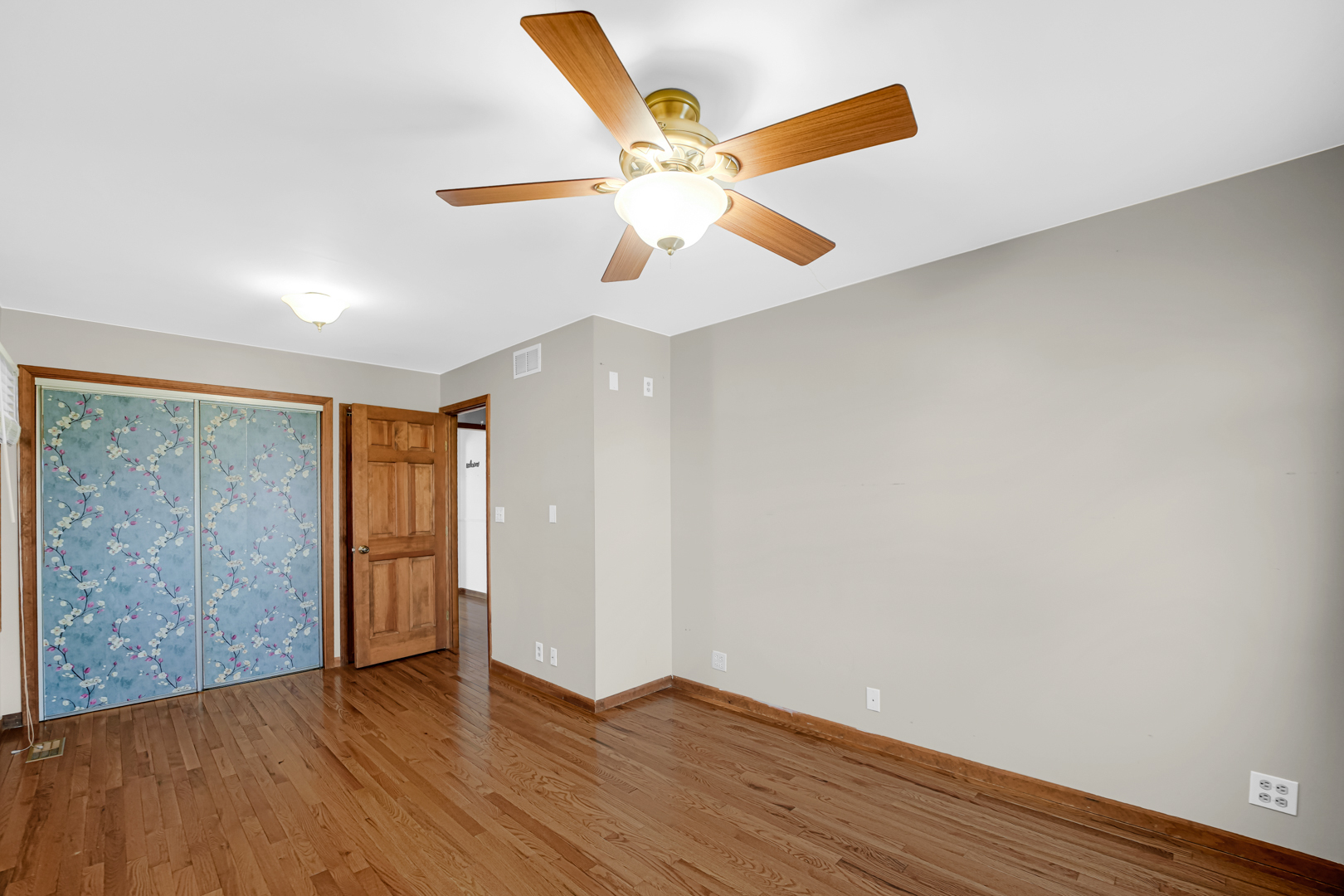 2713 Forest Glen Parkway, Woodridge, IL 60517