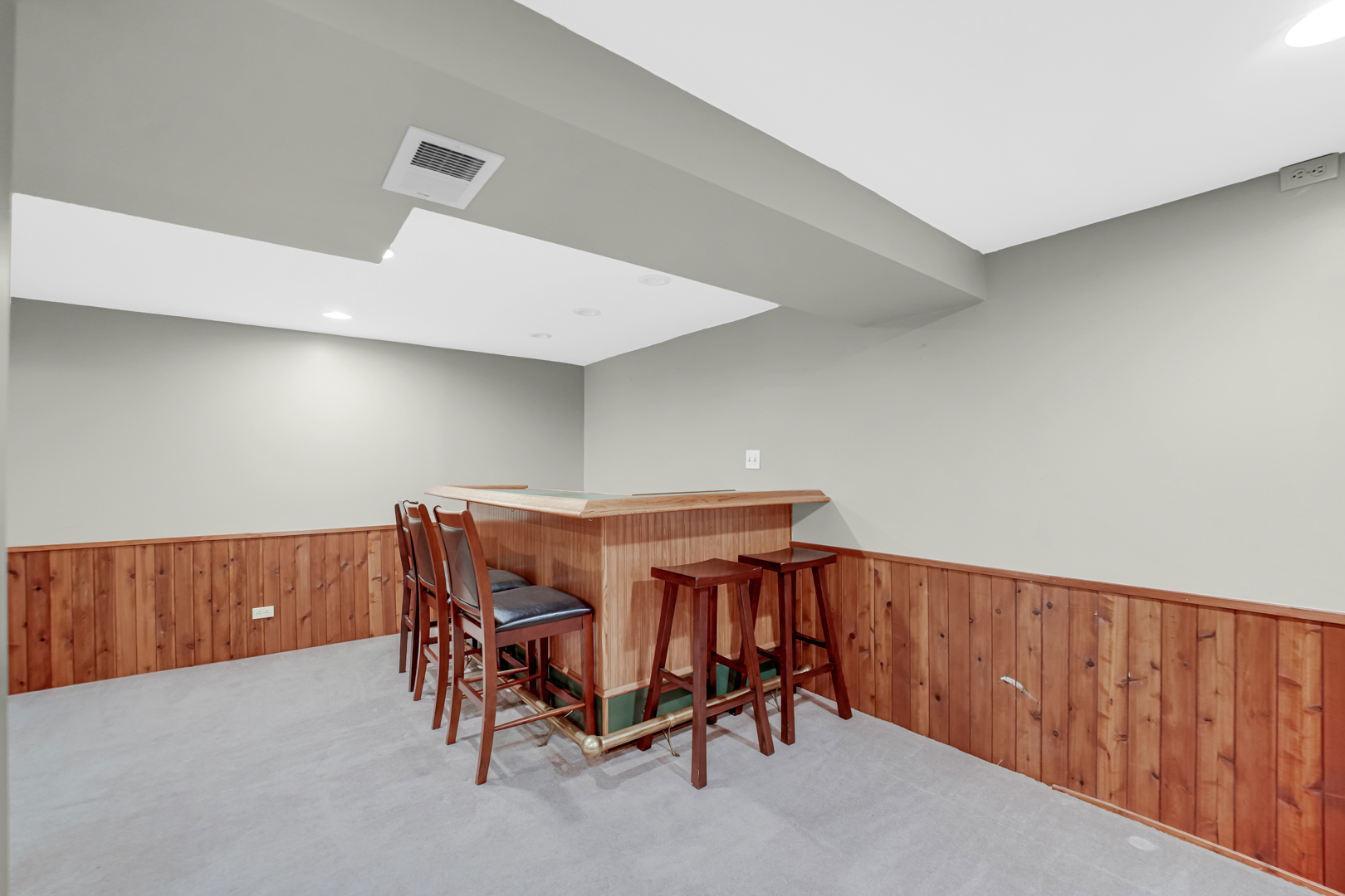 2713 Forest Glen Parkway, Woodridge, IL 60517