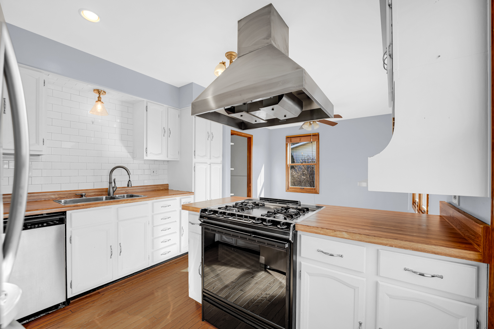 2713 Forest Glen Parkway, Woodridge, IL 60517