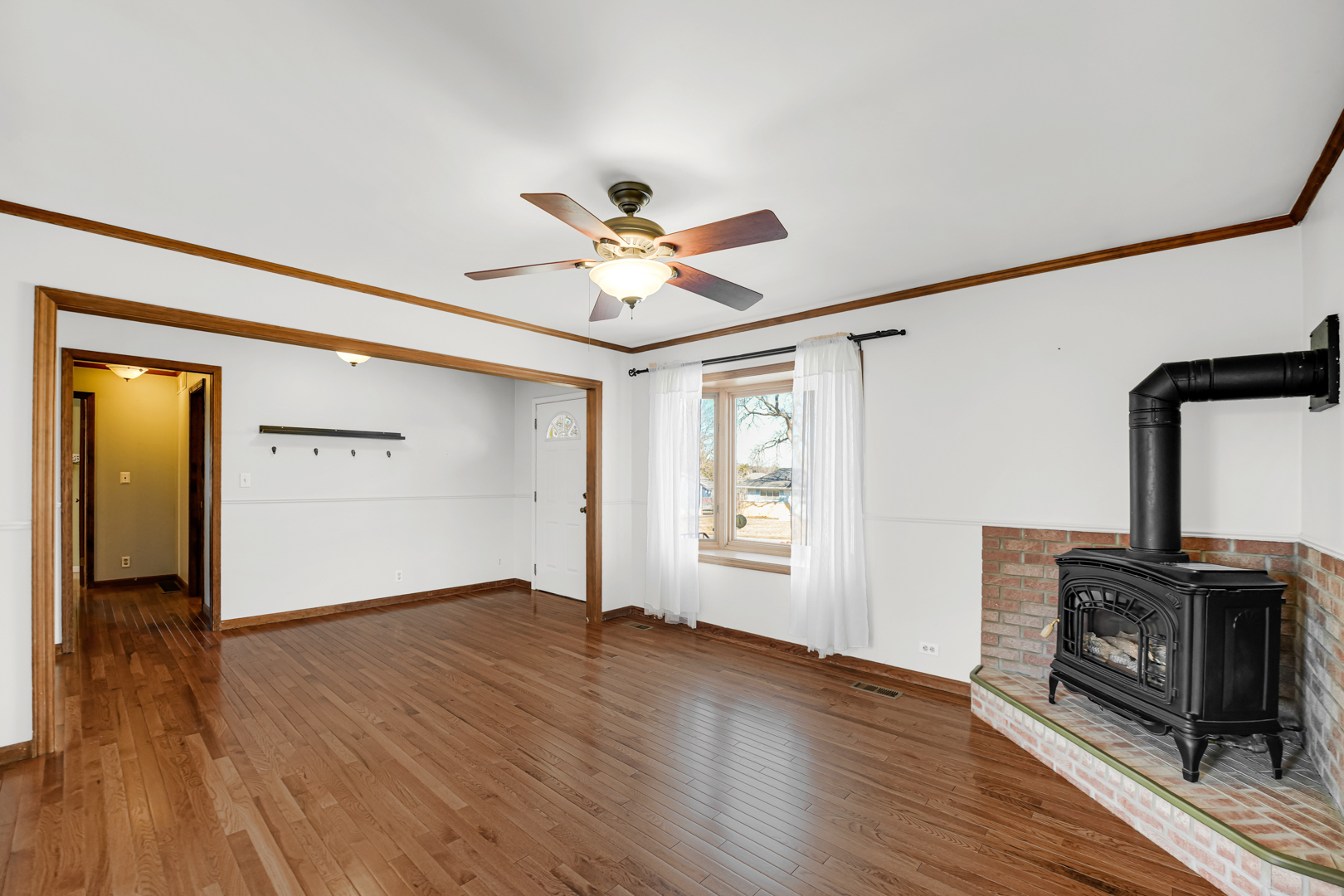 2713 Forest Glen Parkway, Woodridge, IL 60517