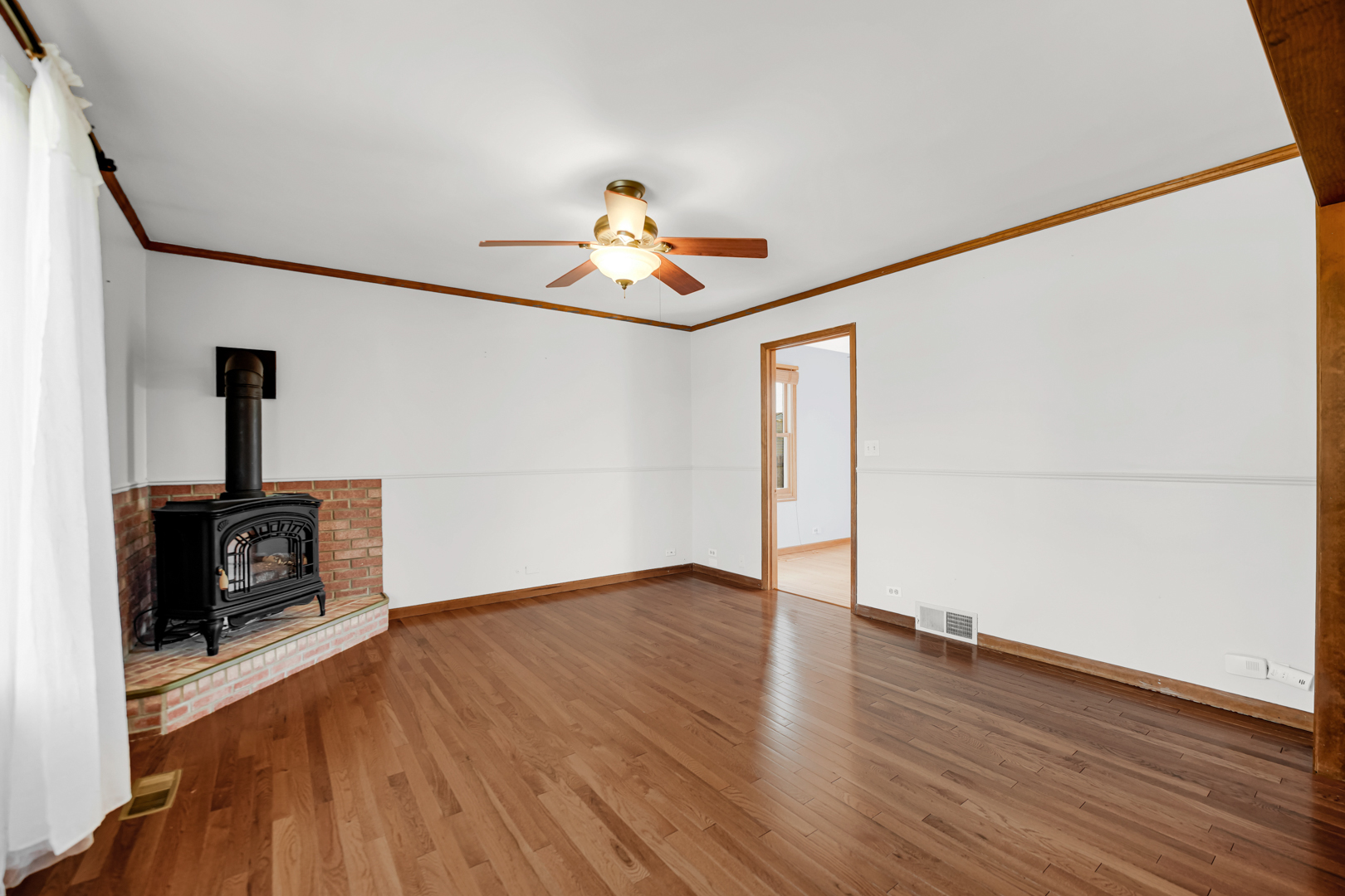 2713 Forest Glen Parkway, Woodridge, IL 60517