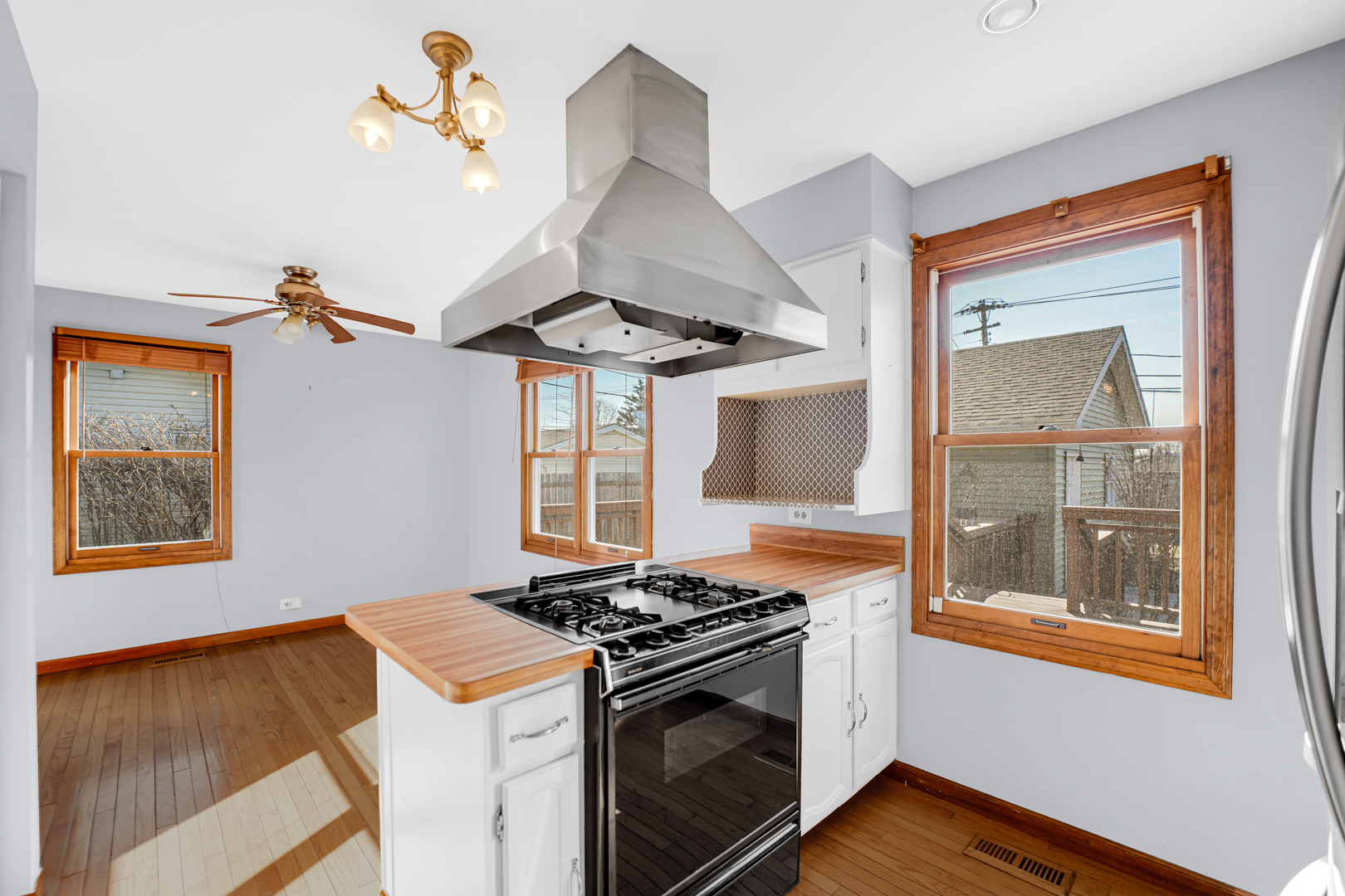 2713 Forest Glen Parkway, Woodridge, IL 60517