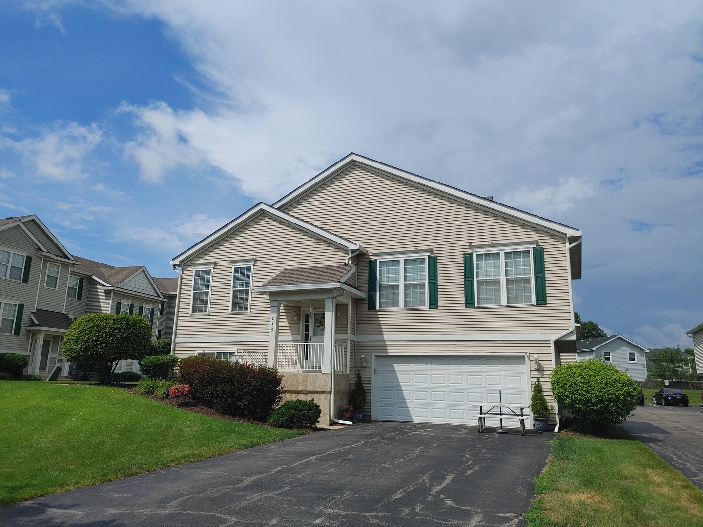 2929 Woodside Drive, Joliet, IL 60431