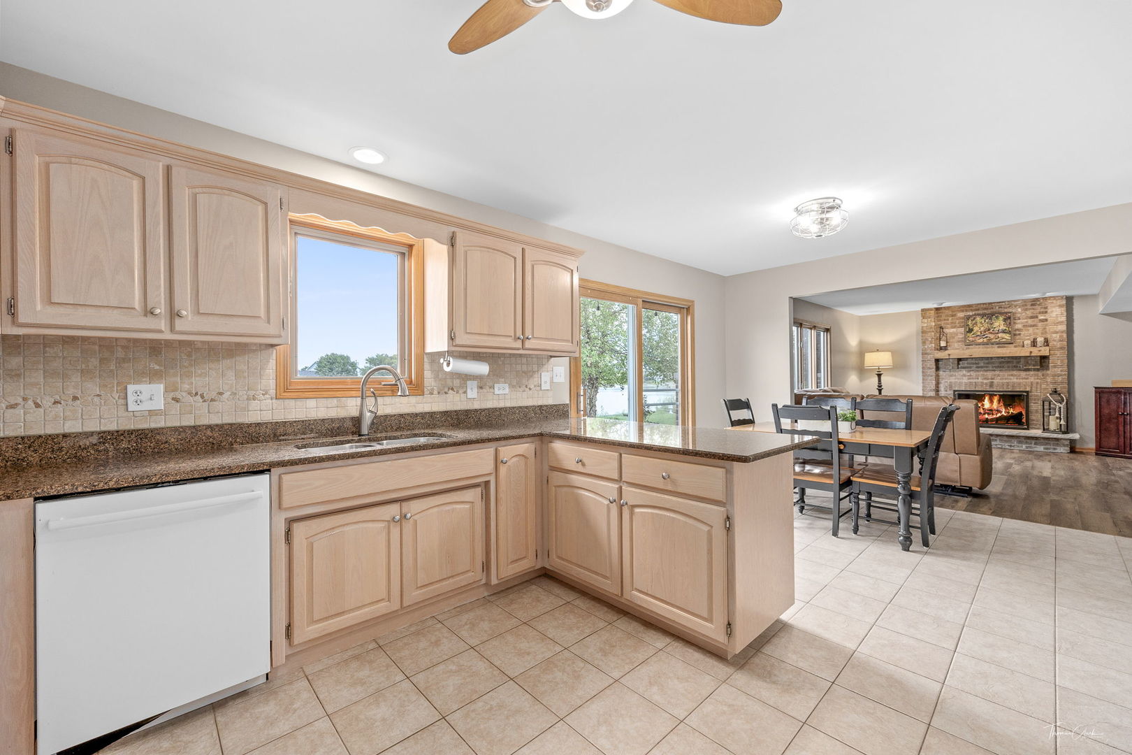 805 Edgewater Drive, Minooka, IL 60447