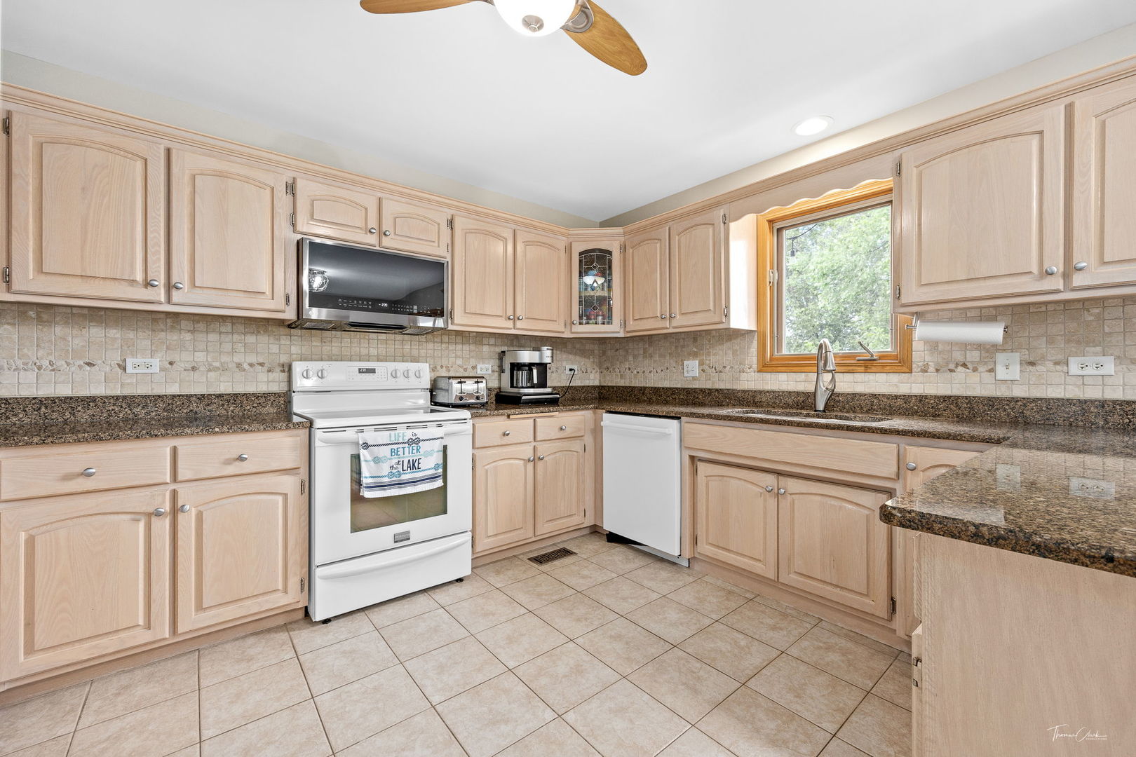 805 Edgewater Drive, Minooka, IL 60447